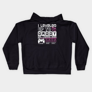 I Leveled Up To Daddy. Twin Loading 2025. Soon To Be Dad. Twin baby girls Kids Hoodie